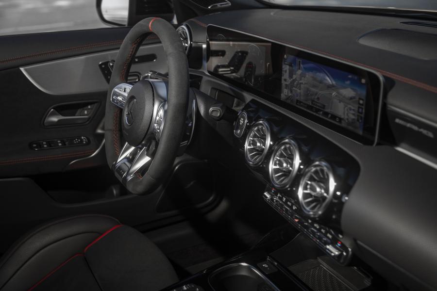 Интерьер Mercedes-AMG CLA35 4Matic (C118) 2019 года  (NA) (фото 34 из 40)